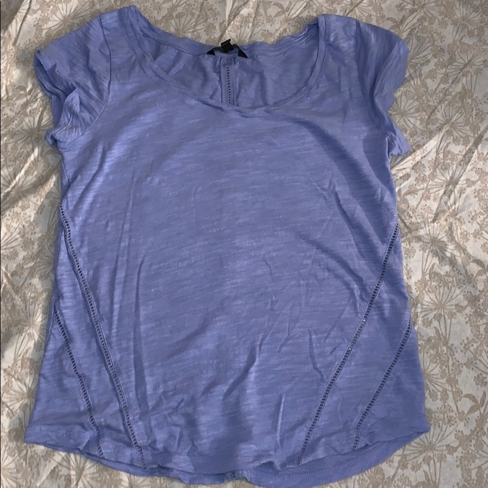 Cute T with eyelits